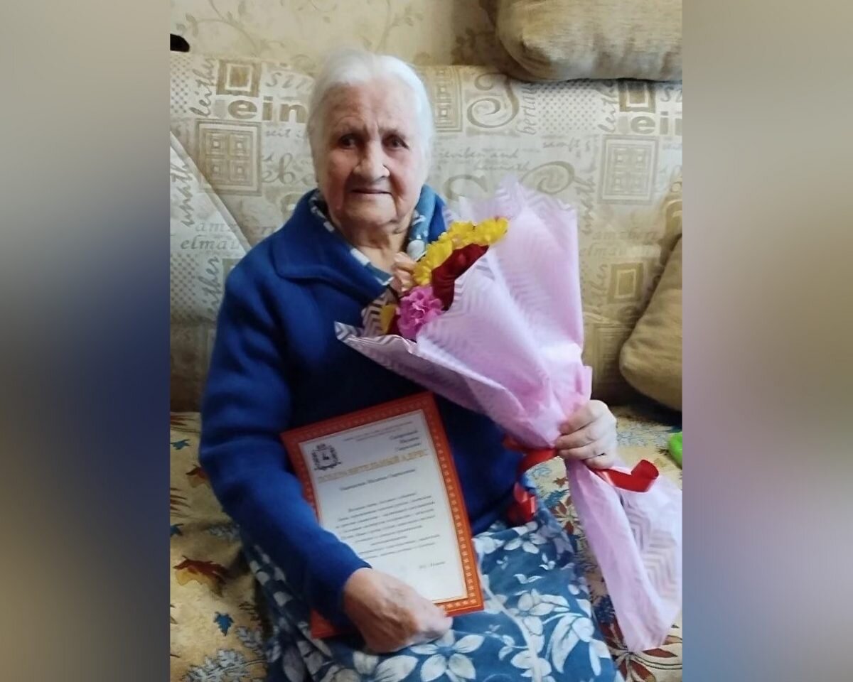    Долгожительница родилась в деревне Хвощевка Ковернинского района Арина Полтанова