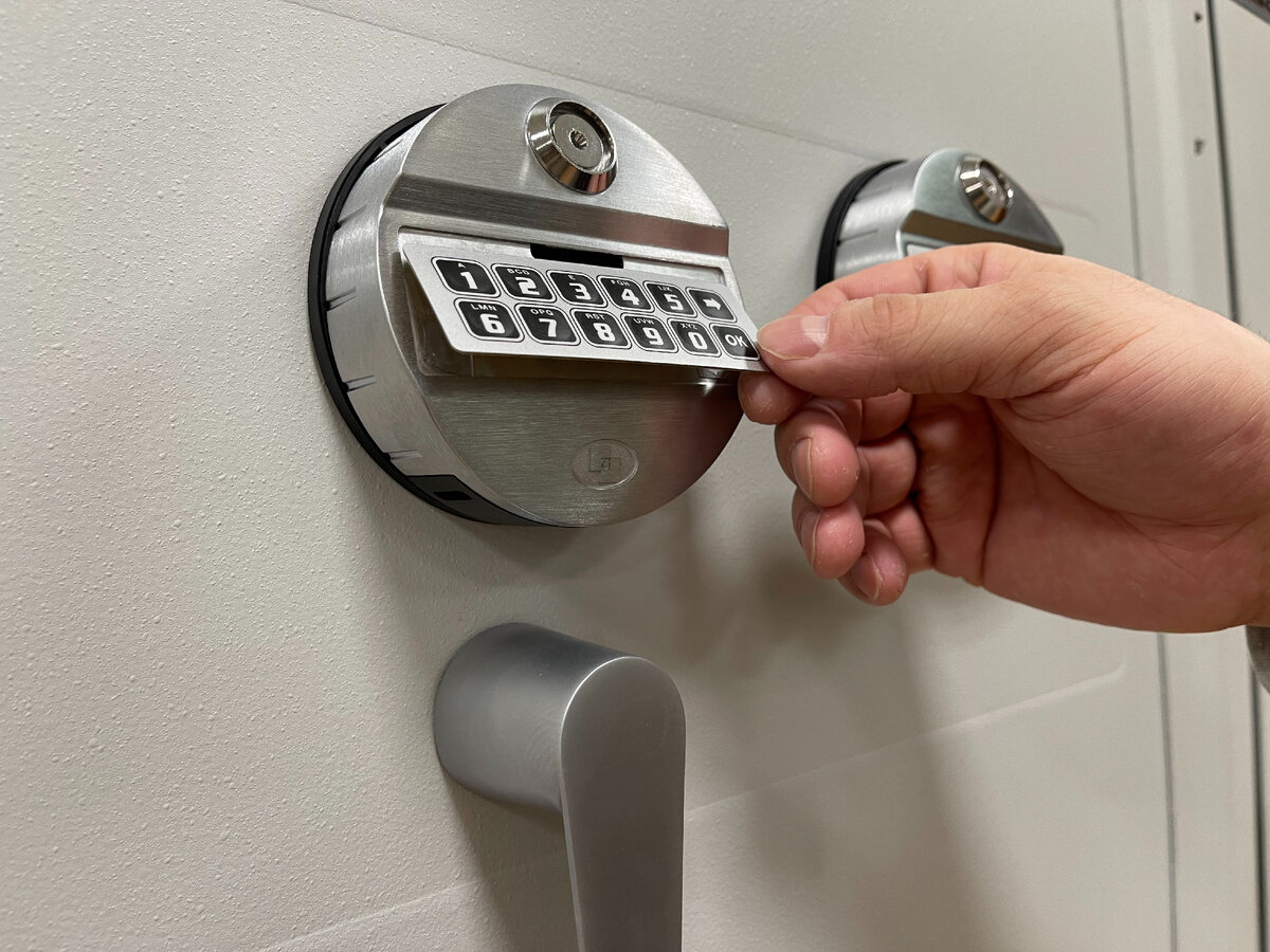 Замена мембраны на клавиатуре электронного замка