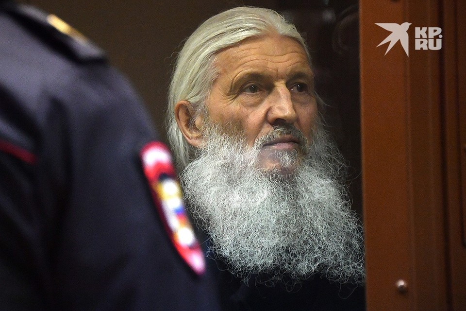     Суд приговорил бывшего настоятеля Среднеуральского женского монастыря отца Сергия (настоящее имя – Николай Романов) к семи годам тюрьмы. Иван МАКЕЕВ