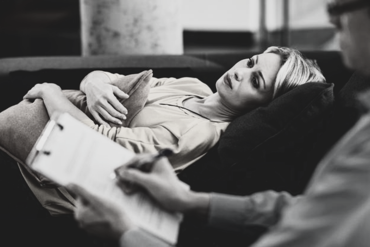 Психологов мама отвергает. Уверена, что справляется сама. Фото freepik.com