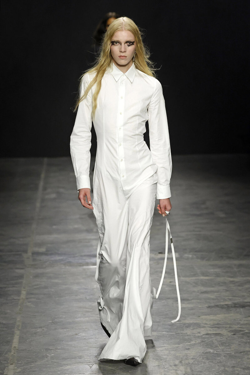    Ann Demeulemeester весна-лето 2023LEGION-MEDIA