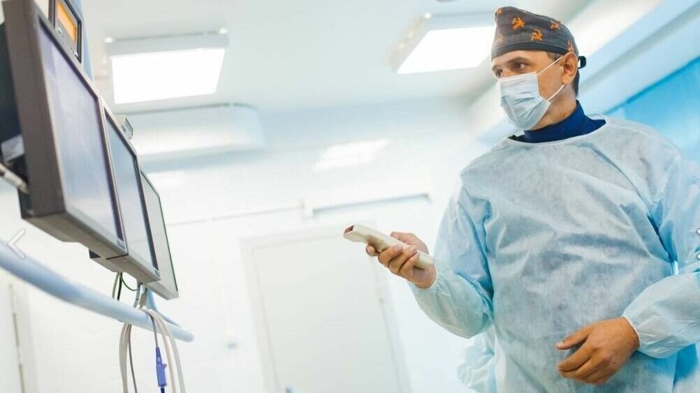     Ишимские медики поставили на ноги 50-летнего жителя Беларуси, попавшего в серьезную аварии на федеральной трассе Москва — Владивосток. В больницу мужчина был доставлен с множественными переломами.