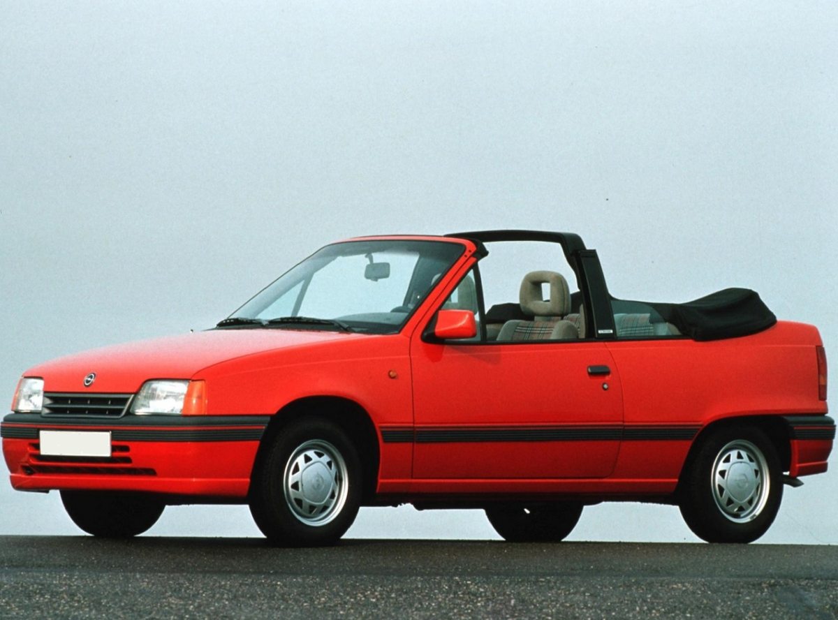 VW Golf Cabrio и Opel Kadett Cabrio E - главные конкуренты Наташи