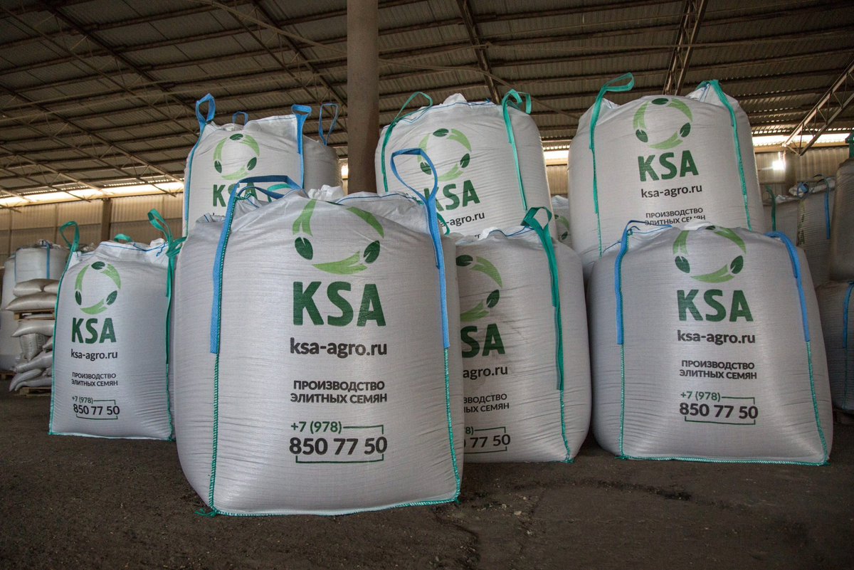 В такие мешки засыпают зерно. Один мешочек весит больше тонны!😮