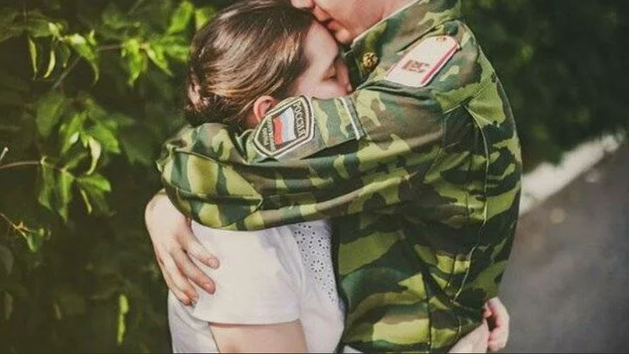 Парень знакомит девушку с родителями. Парень знакомит девушку с родителями. Встреча с родителями жениха. Девушка с другим. Две девушки в кровати.