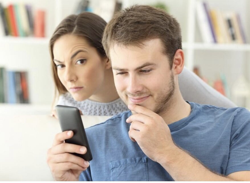 Я родилась в такой семье, в которой считается, что женщина должна заниматься домом и детьми, а мужчина- всех обеспечивать. Поэтому с самого детства меня мама привлекала к домашним делам. Ну и рассказывала про всякие житейские премудрости. 