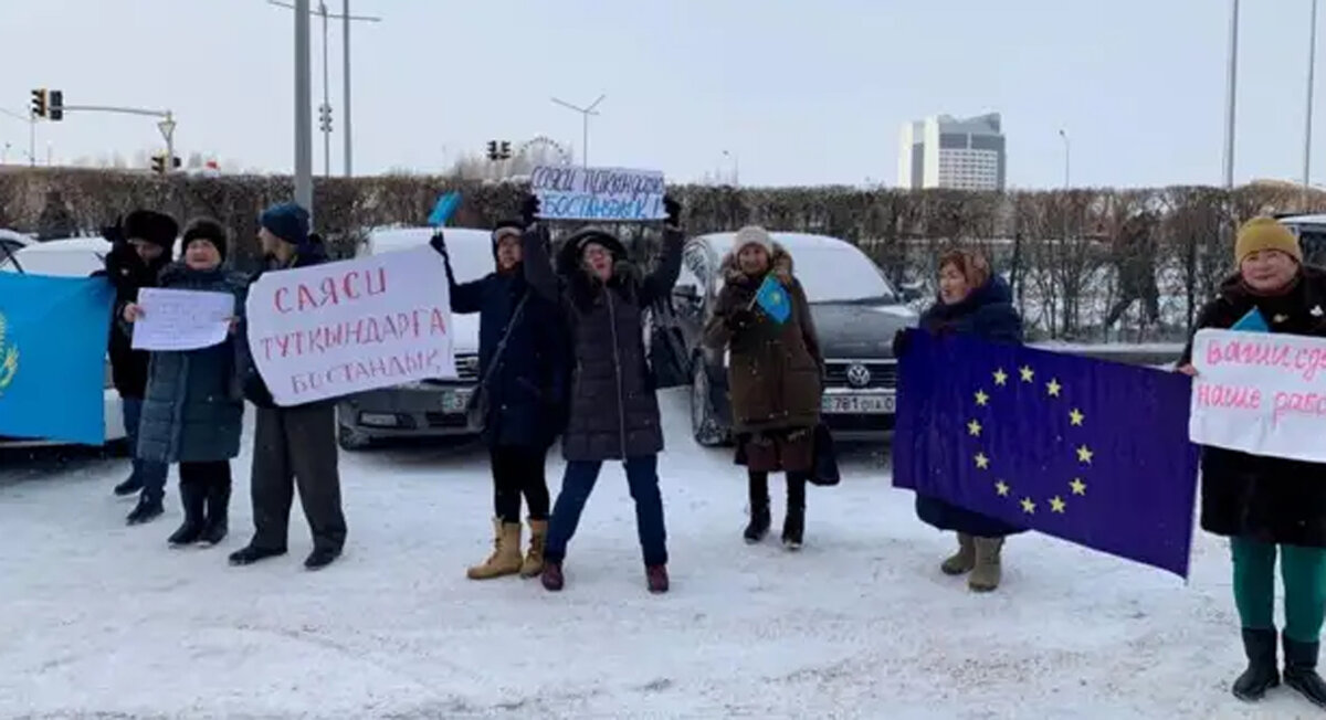 Бойтесь Россию, он заставит вас работать. Источник: https://strana-rf.mirtesen.ru/blog/43640213109/Vyihod-iz-EAES-i-ODKB-predlozhen-Kazahstanu-kak-put-k-schastyu?utm_referrer=mirtesen.ru