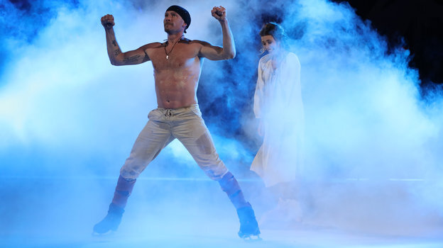    Регина Тодоренко и Роман Костомаров.Александр Федоров