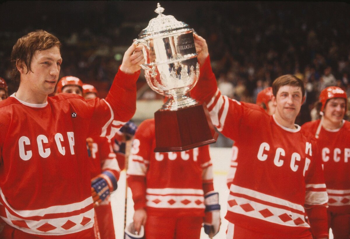 1979 год. Валерий Васильев и Борис Михайлов с Кубком Вызова. Взято из открытого источника Яндекс.Картинки