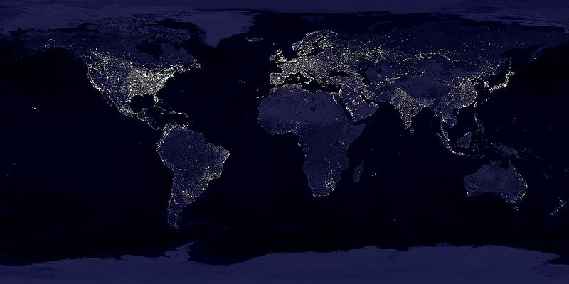 Составное изображение Земли ночью, созданное с использованием данных Оперативной системы линейного сканирования (OLS) Программы оборонного метеорологического спутника (DMSP).