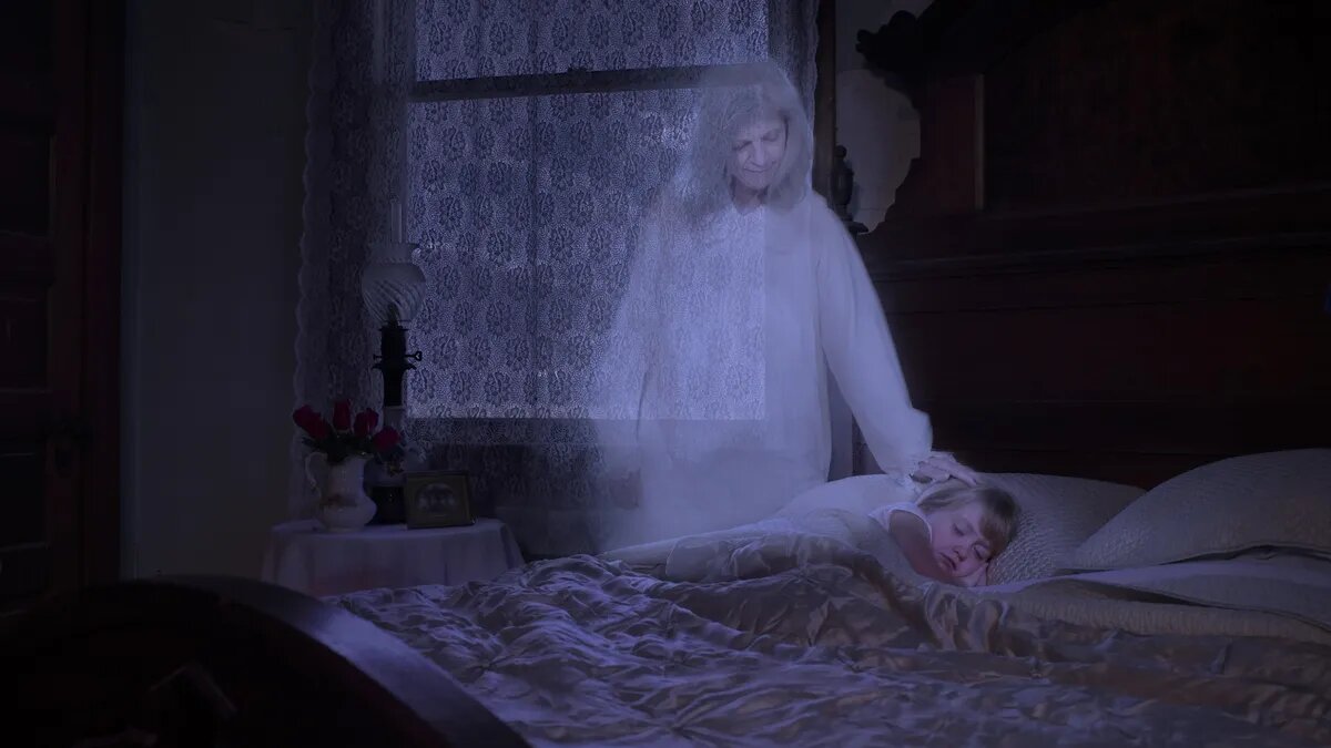 Души усопших могут прийти к близким. Фото: pxhere.com