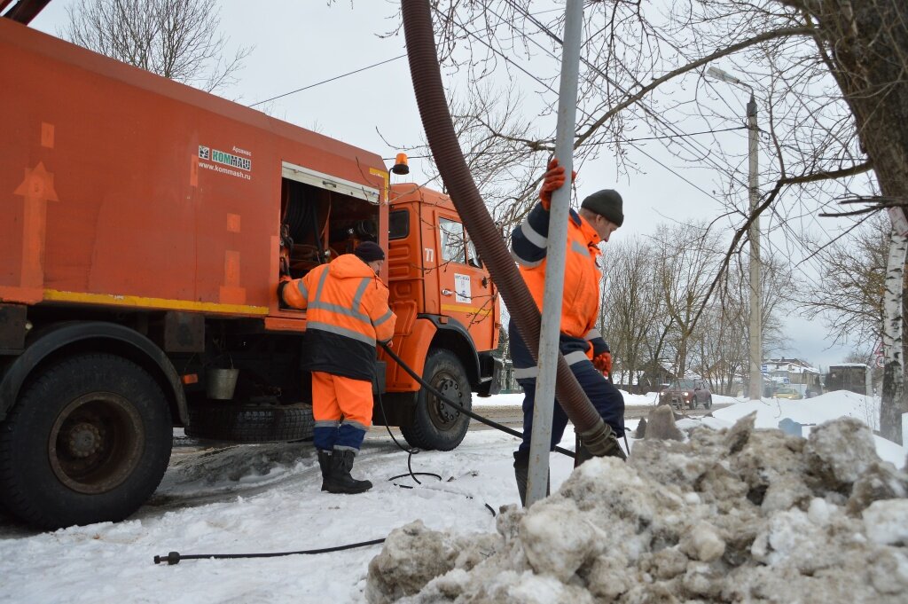 В Твери 20 спецмашин будут обслуживать городскую канализацию во время паводка