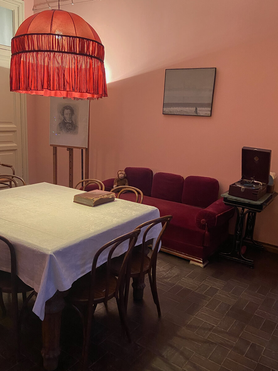В этой комнате в 1920—1930-х годах располагалась столовая