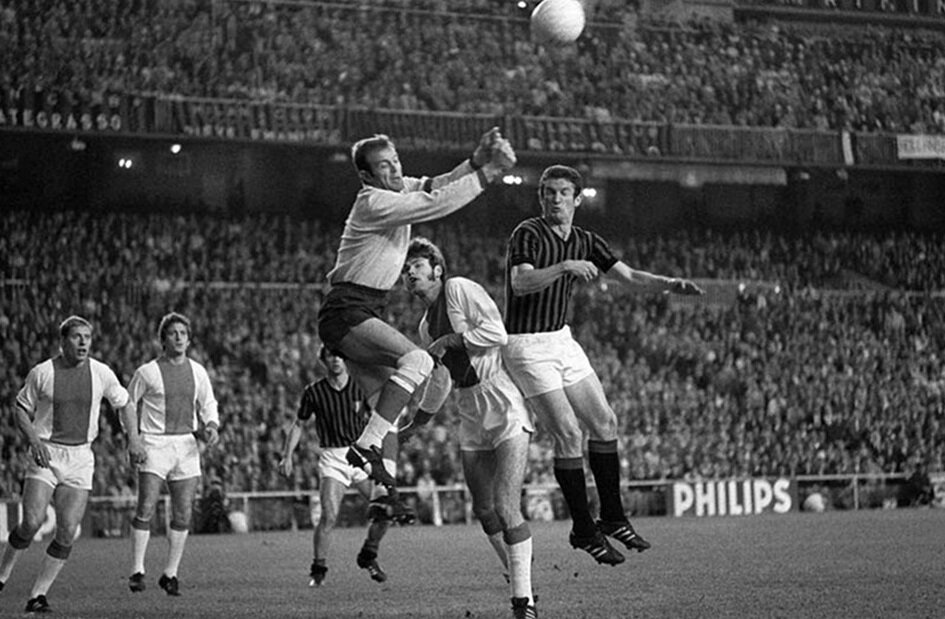 Финал Кубка Чемпионов-1969. В атаке нападающий Милано - Анджело Сормани