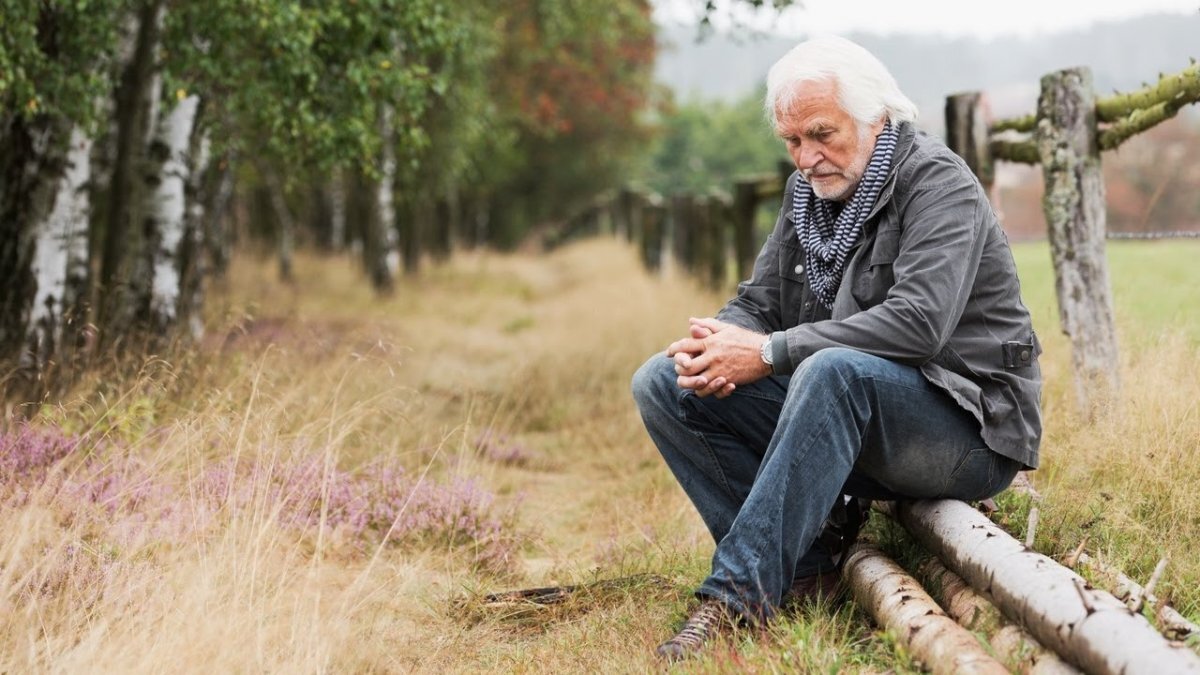 старик со смыслом. эмма морано прожила 117 лет. безумный старик. самый старый человек в мире мбах. старый человек.