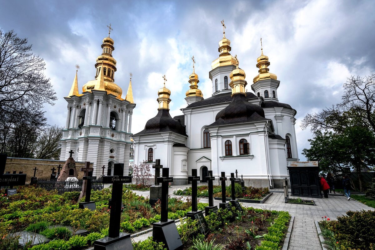 Автор и правообладатель данного изображения: https://tourpedia.ru/st-sophia-lavra/киево-печерская-лавра-дальние-пещеры/