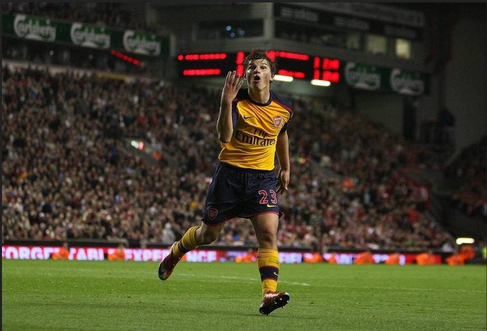 Андрей Аршивин празднует четыре гола в матче «Ливерпуль» - «Арсенал» (4:4) 21 апреля 2009 года в Ливерпуль. Фото Reuters