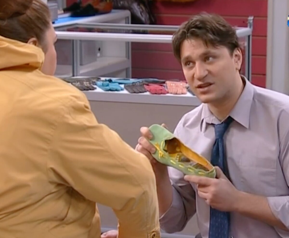 "Живой" Гена Букин. Сколько страдания в его глазах! Он поднял глаза на толстушку...