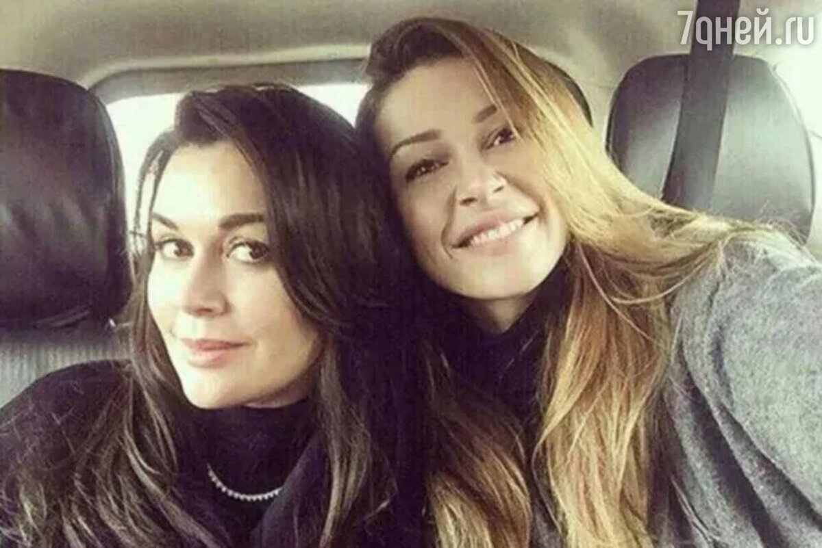    Анна и Анастасия Заворотнюк соцсети