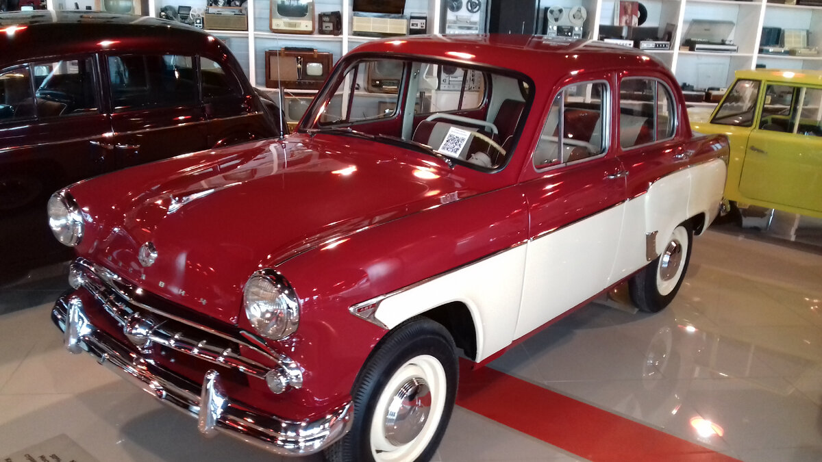 Легендарный Москвич. Интересно, если начать снова делать такие авто, то какая у них будет цена? Они же простые. Может можно уложиться в 600 тыс рублей? 