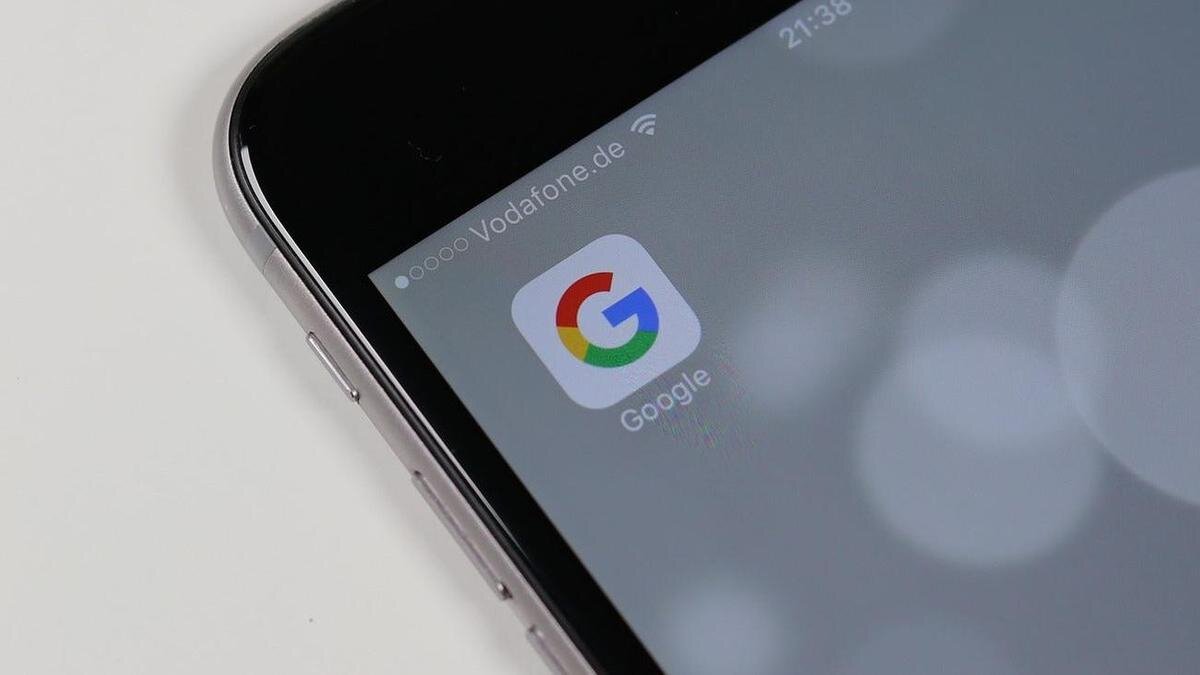    Иконка Google на дисплее телефона:Pixabay