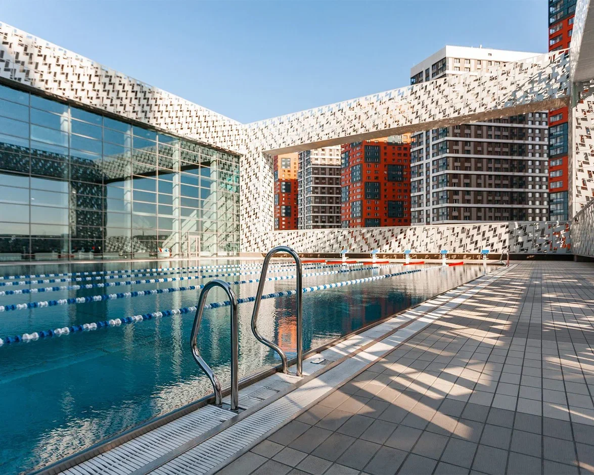 Идеальный вариант для спортсменов-пловцов. Пять широких дорожек длиной 50 метров отлично подойдут для небольшого летнего заплыва.