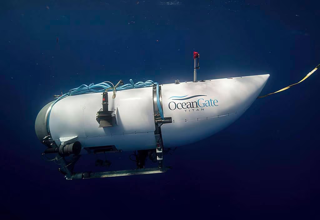 На этой фотографии, предоставленной OceanGate Expeditions, изображено подводное судно под названием «Титан», которое использовалось для посещения места крушения «Титаника». Во вторник, 20 июня 2023 года, в гонке на время в открытом море расширяющаяся международная армада кораблей и самолетов искала подводную лодку, которая исчезла в Северной Атлантике, доставив пять человек к месту крушения «Титаника». (АП).