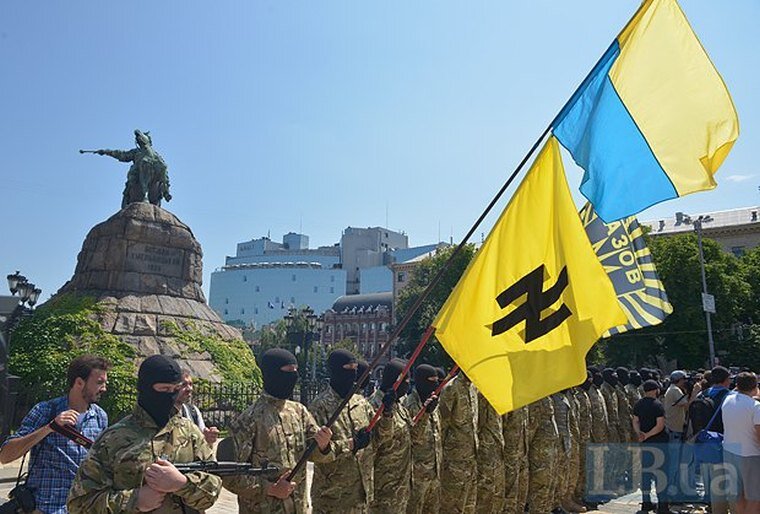    На Украине зря надеялись на военный переворот в России. Почему он не произошёл на самой Украине?