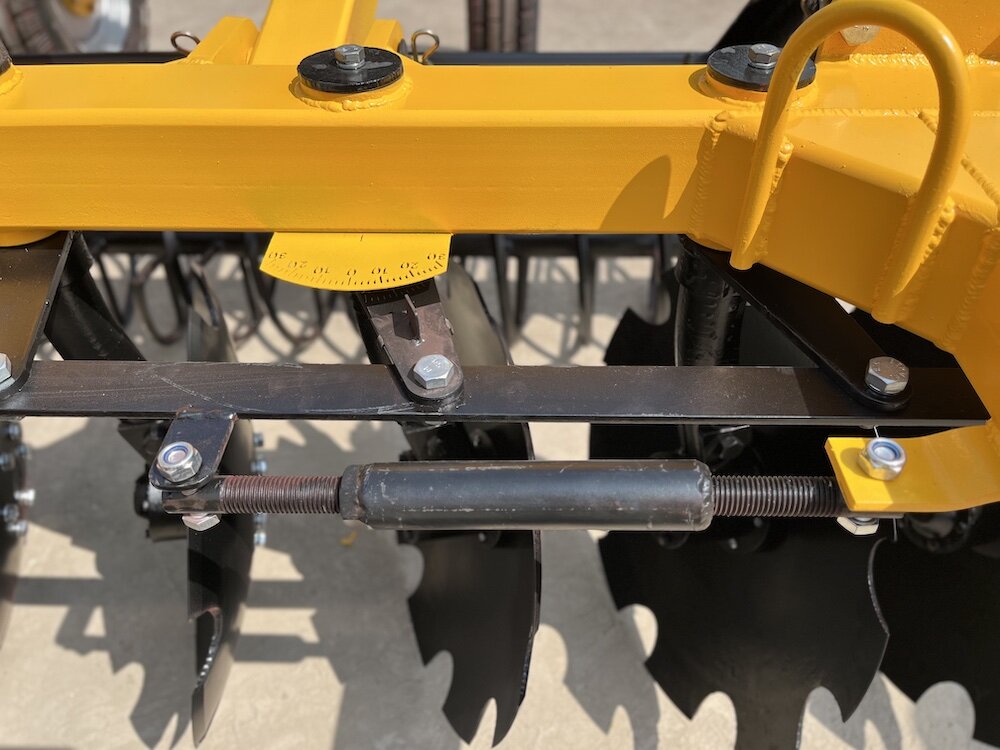 Регулировочный винт на дисковых боронах Стилмер