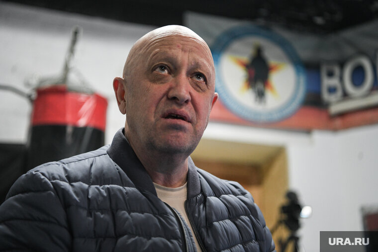    В особняке Евгения Пригожина нашли оружие, деньги и парики