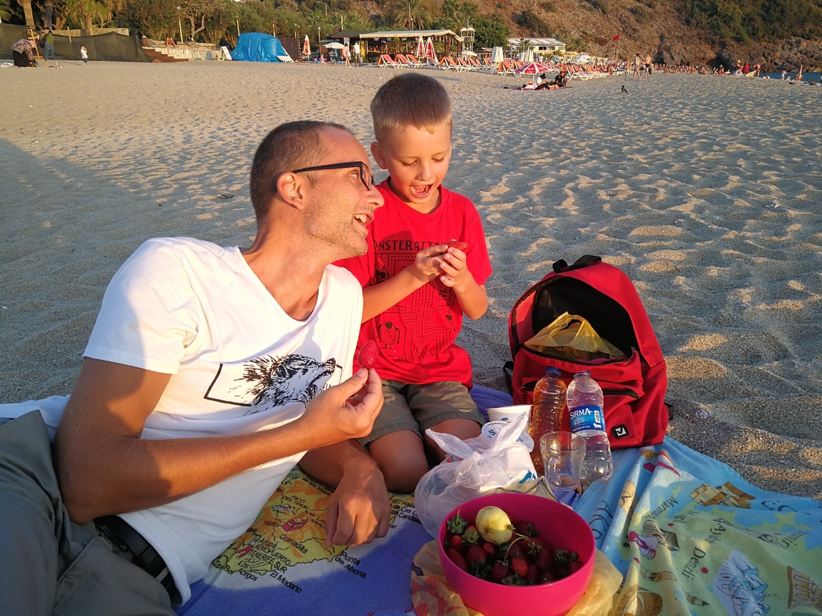                              Наш традиционный ужин на пляже Клеопатра в Алании