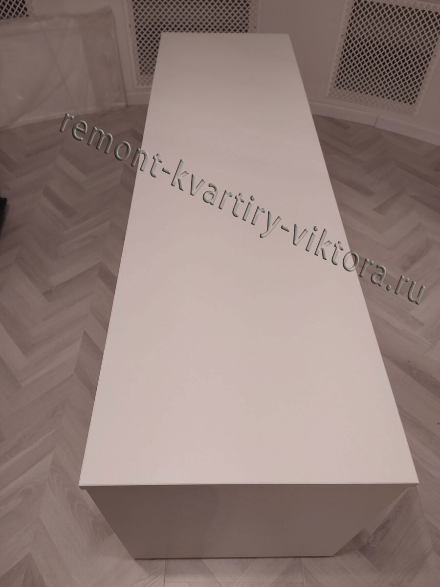 Собранный стол.