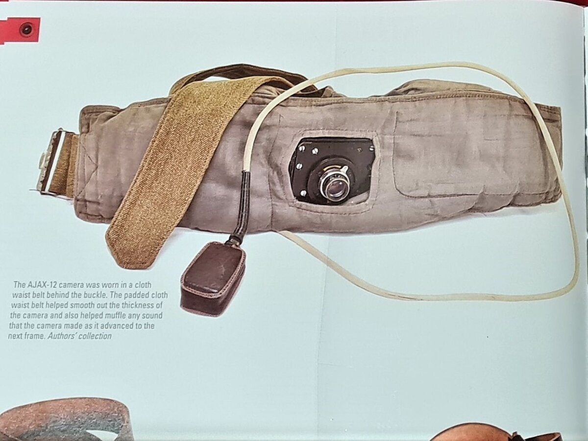 А вот так использовали специальный фотоаппарат «Аякс-12»в полевых условиях. 