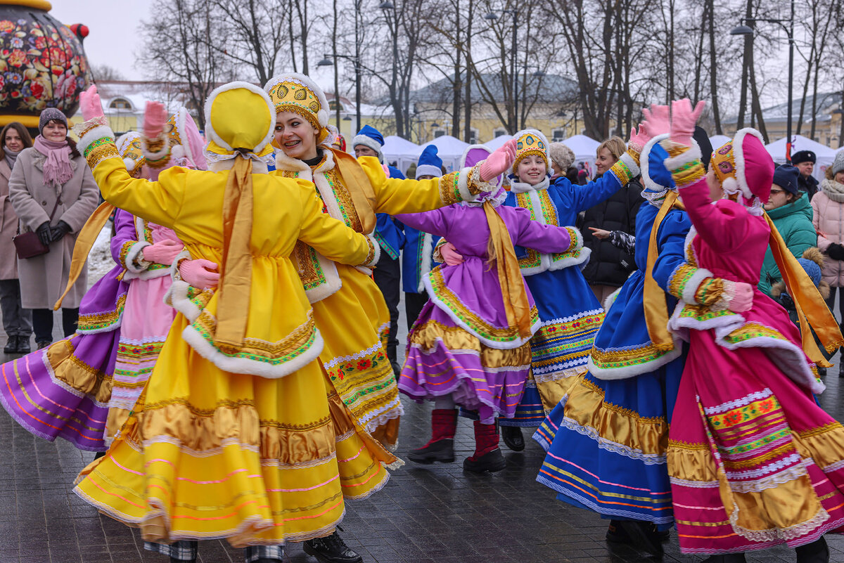 В Серпухове, в Московской области, народ развлекается. Фото Аркадия Глухих