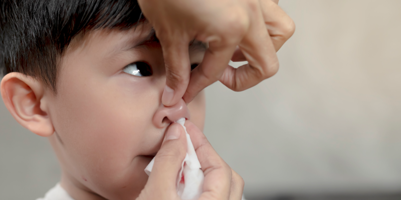 Правильное оказание первой помощи при носовом кровотечении - очень важно!