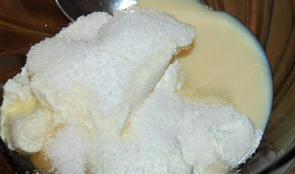 Рулет с сыром и шоколадом шаг 1