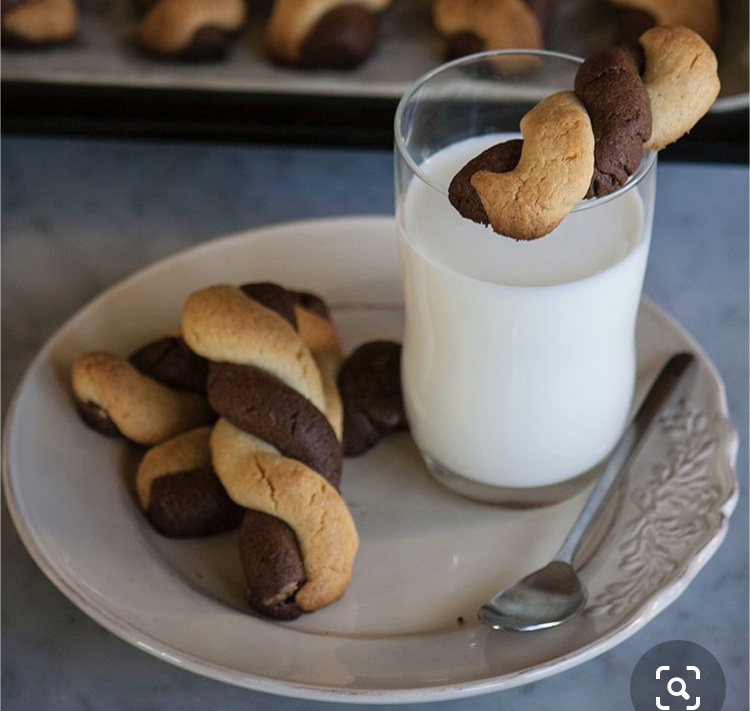 Молочко и печенье 