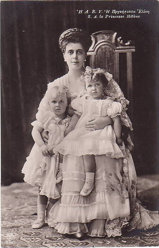 Великая княгиня Елена Владимировна с дочерьми Ольгой и Елизаветой