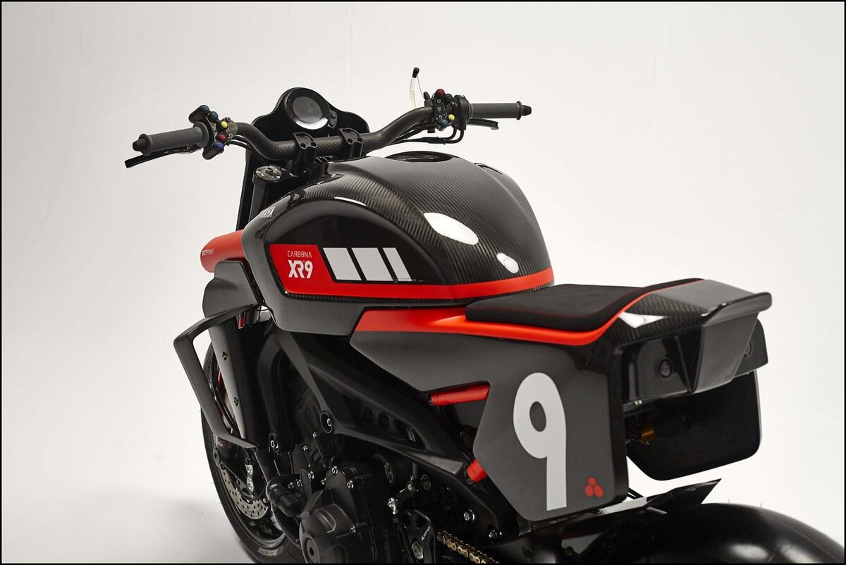 Источник: https://pertamax7.com/wp-content/uploads/2020/12/fuel-tank-Yamaha-XSR900-XR9-Carbona-.jpg