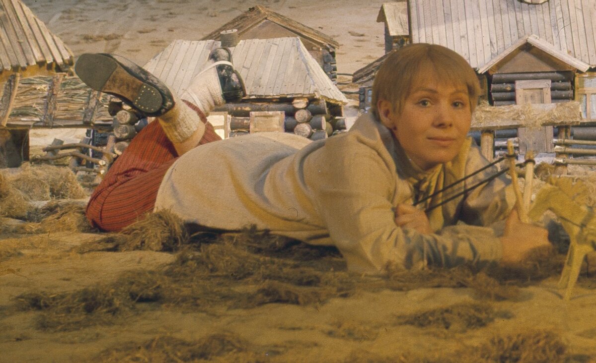 "Яҙмыштарҙан уҙмыш бар" спекатклендә Әсғәт роле. Фото театр архивынан.