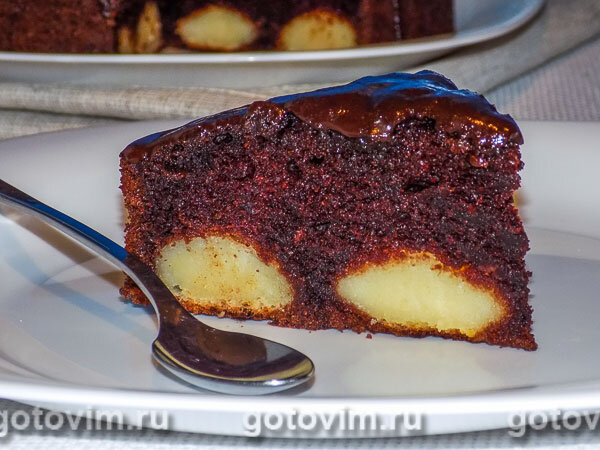 Как вам понравится, если на разрезе шоколадного торта будут шарики из творога с кокосом?