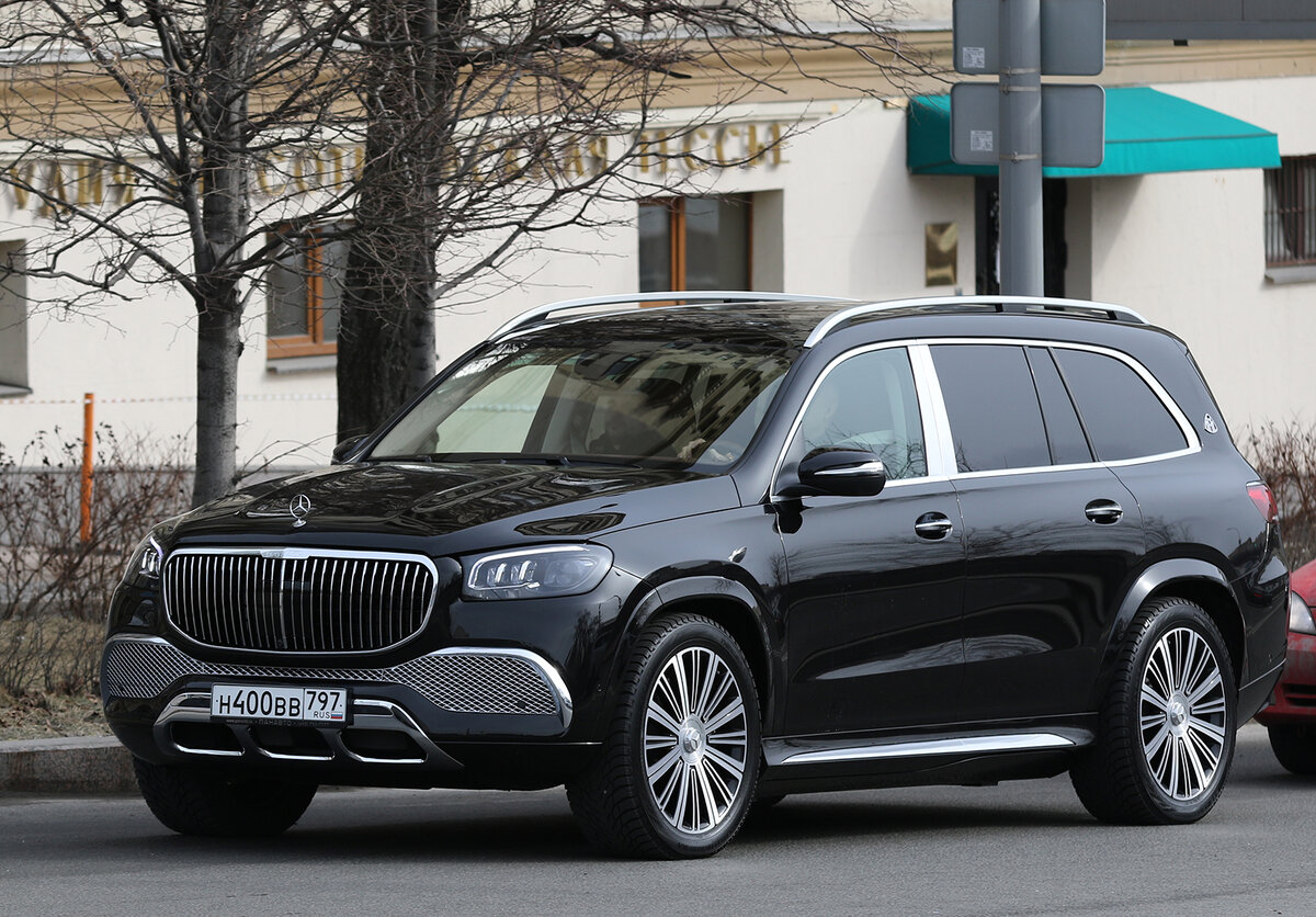 Mercedes-Maybach GLS -  как гласит реклама "импозантная облицовка радиатора Mercedes-Maybach Grill с благородными, горизонтальными перемычками обеспечивают первый восторженный эффект" Не много ли хрома?