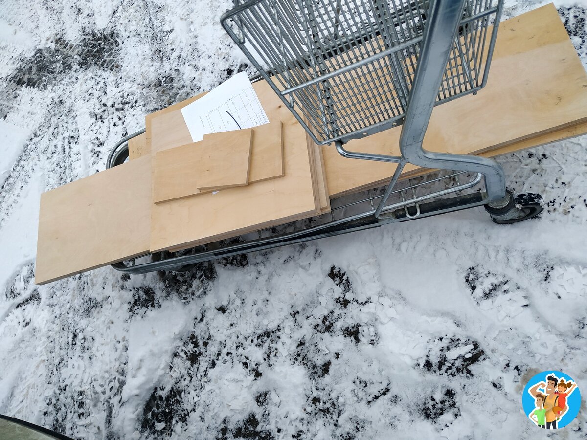 хорошо что в наших магазинах есть распил, по моему рисунку попилили детали как я хотел, сэкономив мне кучу времени.