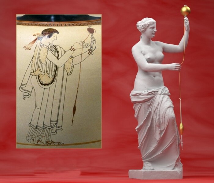 


Одно из самых распространенных и обоснованных предположений гласит, что в одной руке она держала яблоко, а другой удерживала спадающие одежды. В доказательство приводятся слова крестьян, обнаруживших статую, которые подтверждают, что в кисть руки Венеры был вложен этот плод. Предположение имеет мифологическое обоснование. Богиня любви получила яблоко с надписью «прекраснейшей» от Париса, который предпочел её Афине и Гере.

Но не все с этим согласны. Популярна и версия, что расположение тела Венеры, в частности, разворот плеч и торса, говорит о том, что богиня пряла. Соответственно, в одной руке она держала пряжу, а другой – управляла нитью и веретеном.


Свою гипотезу они подтверждают цифровой реконструкцией статуи, доказывающей, что поза изваяния соответствует той, которую принимает тело пряхи. Действительно, положение туловища скульптуры очень похоже на позу прядущих женщин. Такая композиция часто изображалась на античных сосудах.





Еще одна версия предполагает, что скульптор изваял богиню победы Нику. В одной руке она держит щит бога войны Марса, а другой пишет имена воинов, прославившихся победами в сражениях. Эта трактовка дает объяснение гордому взгляду богини.

Есть еще гипотеза об изначальной парности скульптуры. Левая рука Венеры якобы опиралась на плечо Марса, бога войны. Есть и менее популярные предположения: богиню снабжают зеркалом или лавровым венком.


История находки. 

Знаменитую статую обнаружили 8 апреля 1820 года в руинах древнего города на острове Мило фермер по имени Йоргос Кентротас вместе с французским моряком Оливье Кутье. Сменив несколько владельцев при попытке ее вывоза из страны, статуя в итоге попала к послу Франции в Стамбуле, маркизу де Ривьер. Именно маркиз презентовал Венеру французскому королю Людовику XVIII, который, в свою очередь, передал статую Лувру, где она находится по сей день.

Кентротас нашел скульптуру вместе с руками, а точнее с фрагментами рук, Их попытались реконструировать, но руки получились «слишком грубыми и неизящными». Современные искусствоведы считают, что это ничуть не означает, что руки не принадлежали Венере, просто они были сильно повреждены. При транспортировке статуи в Париж в 1820 году и руки, и оригинальный постамент были утеряны.

Есть версия, что постамент Венеры пропал не случайно.

Создание статуи приписывают Александрову Антиохийскому – полагают, что он вырезал из камня этот шедевр между 130 и 100 годами до н.э. Статуя была найдена с постаментом-плитой, на которой было выбито имя создателя. Впоследствии постамент загадочно пропал.

Возможно, разгадка его исчезновения кроется в том, что искусствоведы 19-го века решили, что статуя Венеры является работой греческого скульптора Праксителя (она была очень похожей на его статуи). Это классифицировало статую, как принадлежащую к классической эпохе (480—323 до н. э.), творения которого ценились намного больше, чем скульптуры эллинистического периода. Чтобы поддержать эту версию даже ценой дезинформации, постамент удалили, прежде чем скульптура была представлена королю.