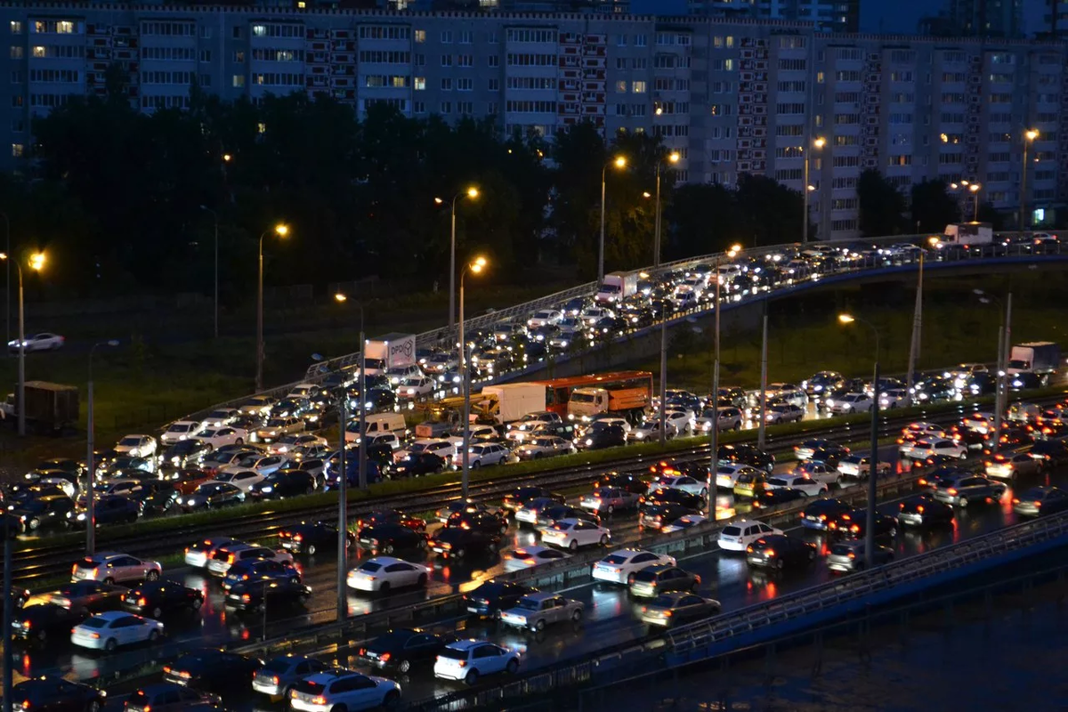 Пробки в татарстане сейчас. Пробки Казань. Поток машин. Поток машин Казань. Движение машин в Казани.