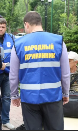 Вот в такой накидке, прямо мушкетеры нашего времени