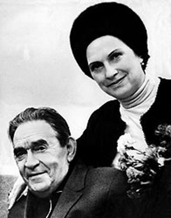 Ледя Вайсбейн, он же Леонид Утёсов. 40 лет он любил женщину, которая была намного младше, и только в 87 пригласил её в ЗАГС6