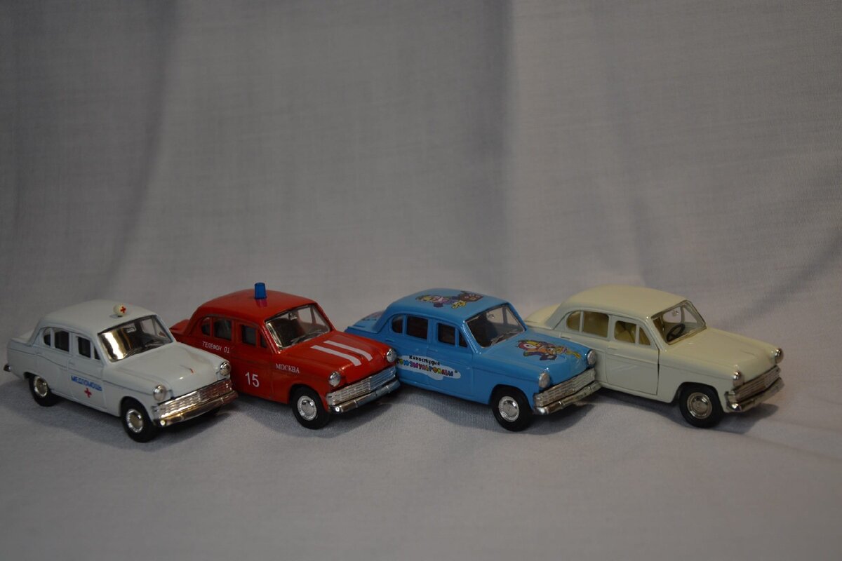 Некоторые экземпляры Москвича 403 из моей коллекции. 