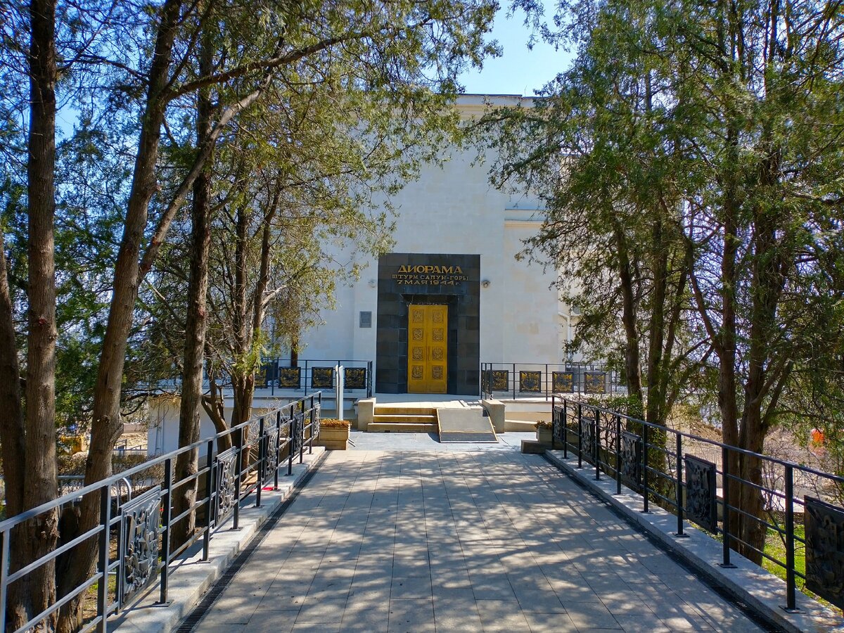 Вход в Диораму.