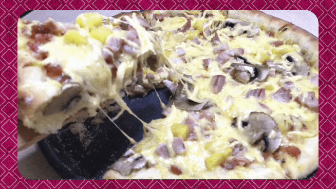 В конце расскажу способ как сделать, чтобы сыр в пицце тянулся, поэтому дочитайте до конца